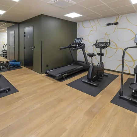 Отель Sure By Western Memorial