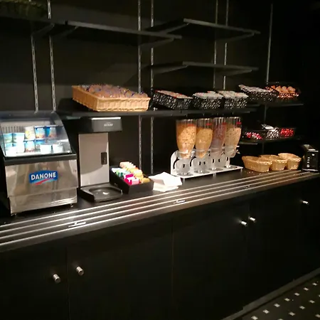 Отель Sure By Western Memorial