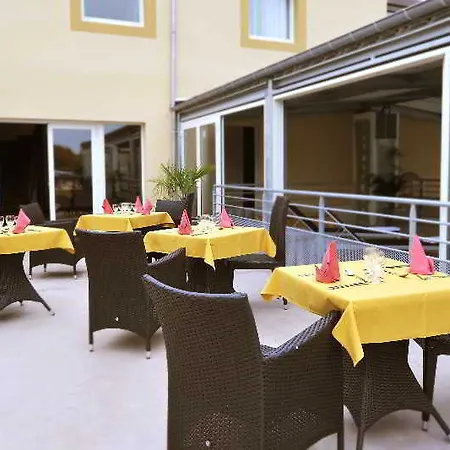 Sure By Western Memorial 3*