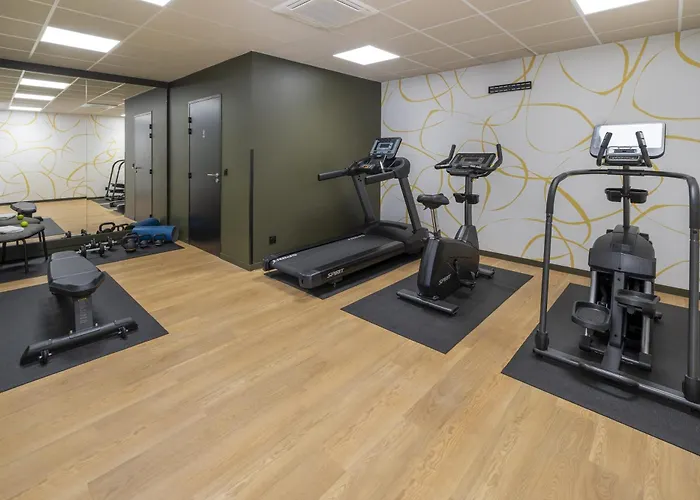 Отель Sure By Western Memorial