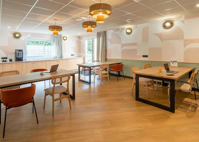 Sure By Western Memorial Отель