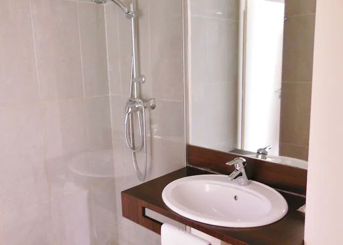 Отель Sure By Western Memorial