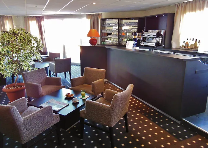 Отель Sure By Western Memorial