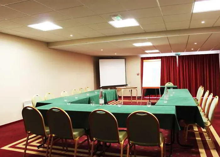 Отель Sure By Western Memorial